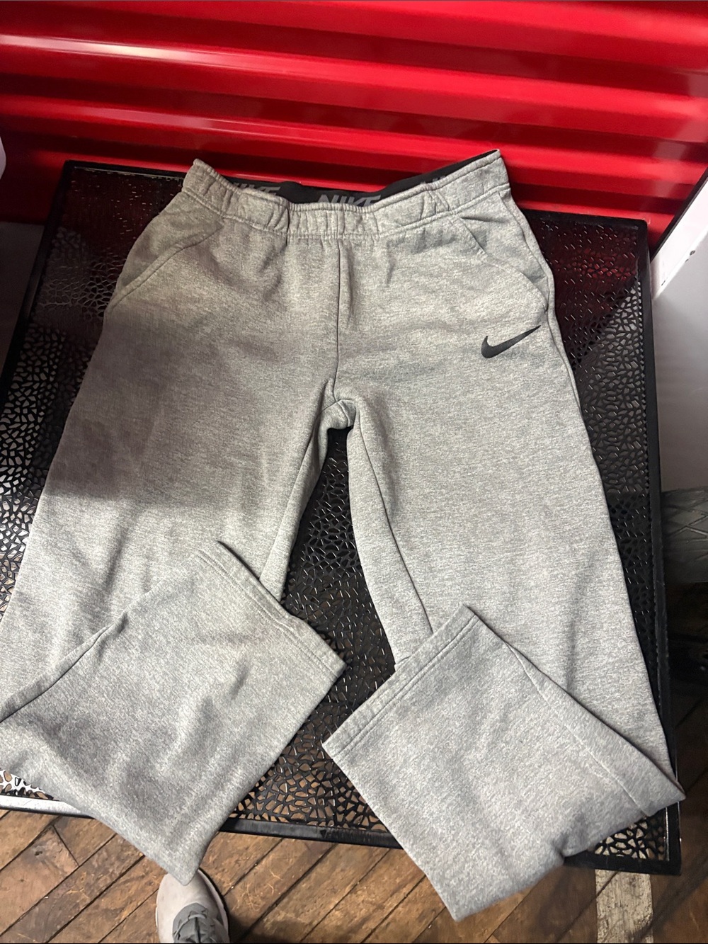 Nike carbon logo, jogger size, small gray pockets elastic waist